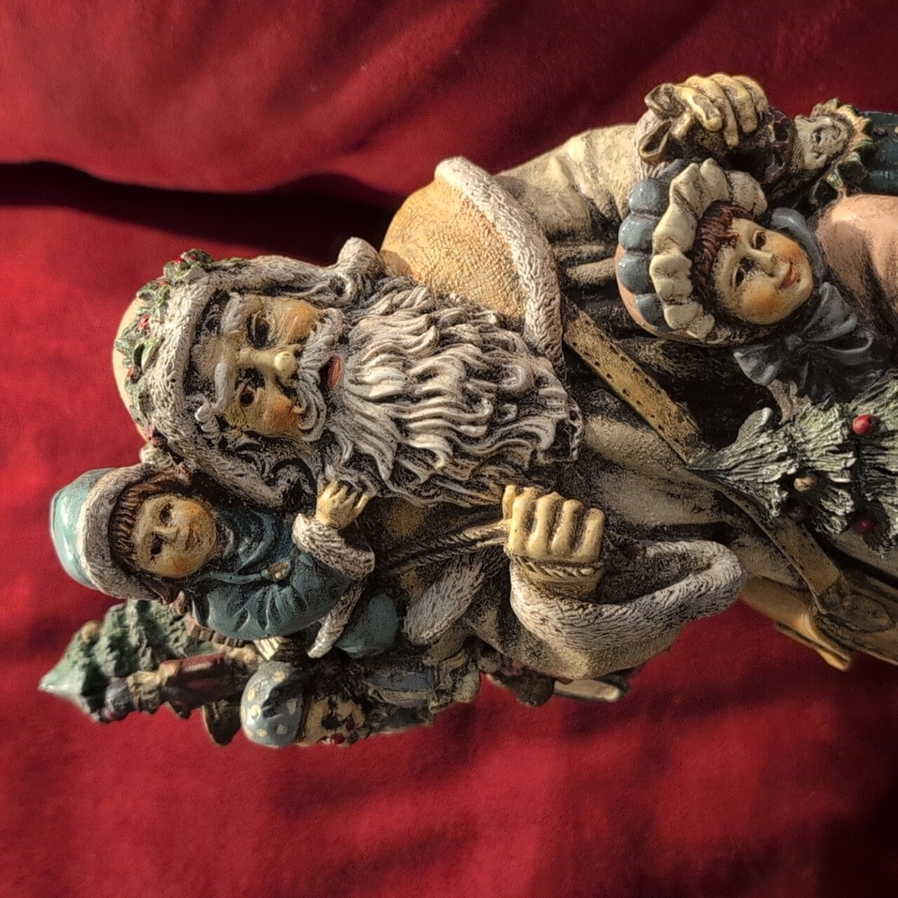 Santa Statue - Picture 2 of 4